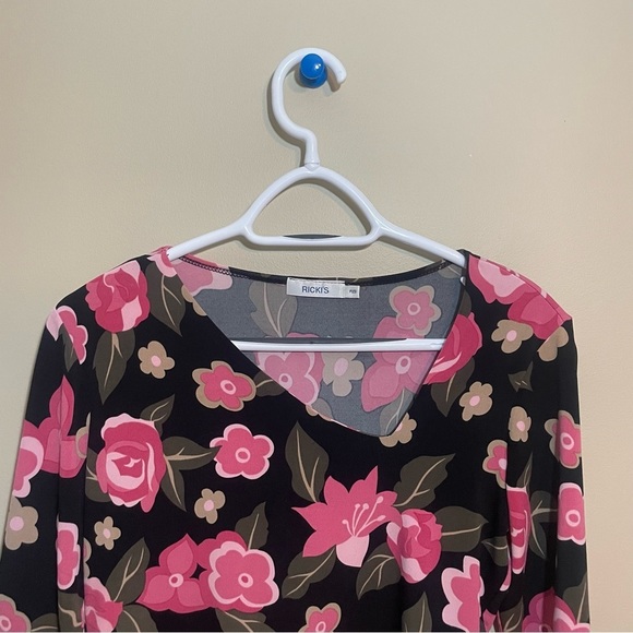 Ricki’s Blouse Floral Lightweight Quarter Sleeve Top | Black Pink - Picture 3 of 6